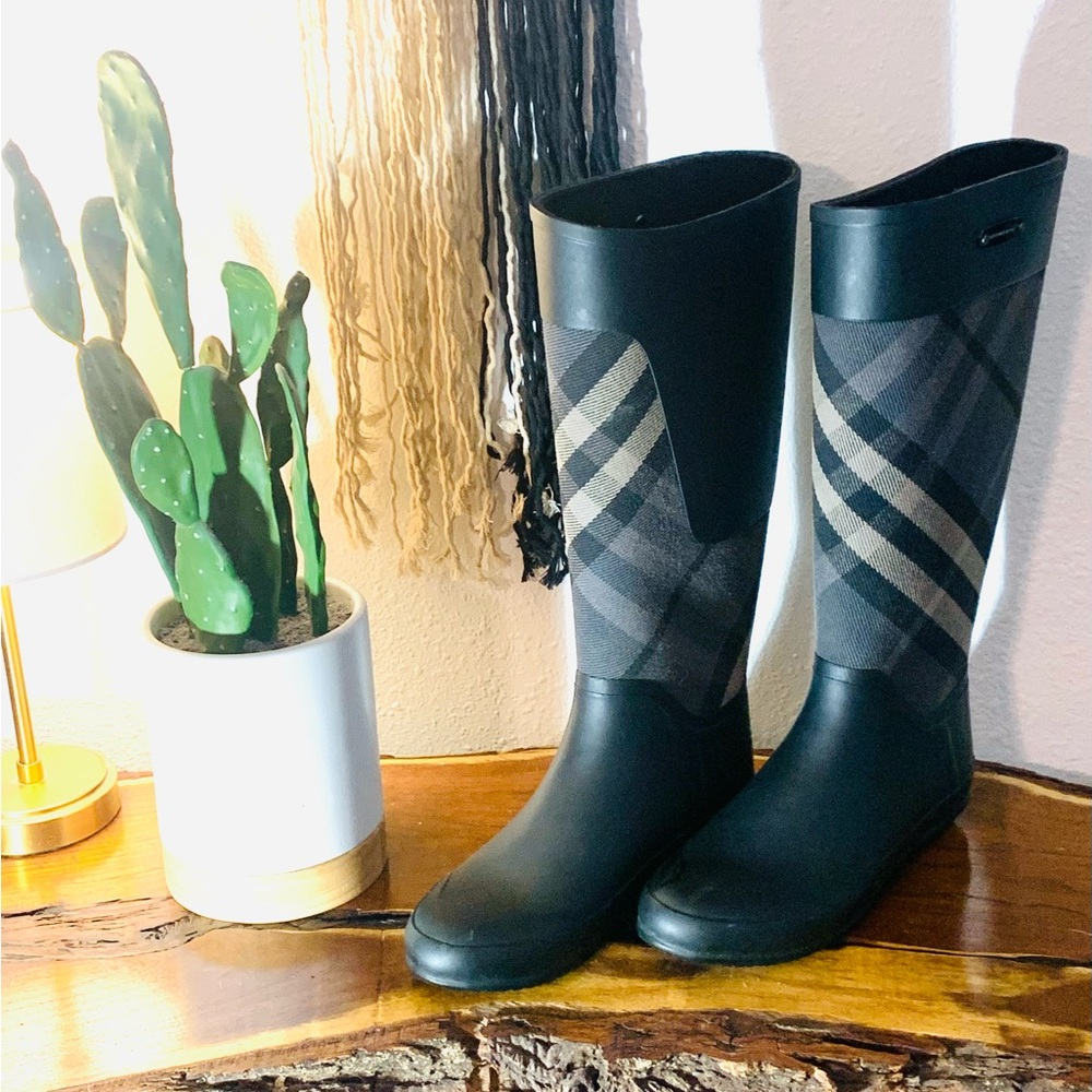 BURBERRY CLEMENCE BOOTS, Tall Black/Grey Plaid, House Check, Rain, Designer NWOT